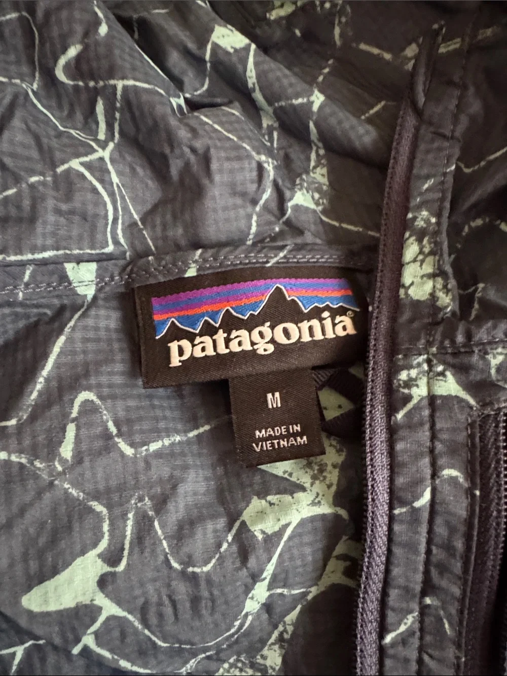 Patagonia Black Hooded Jacket with Mint Marble Print - Picture 2 of 3